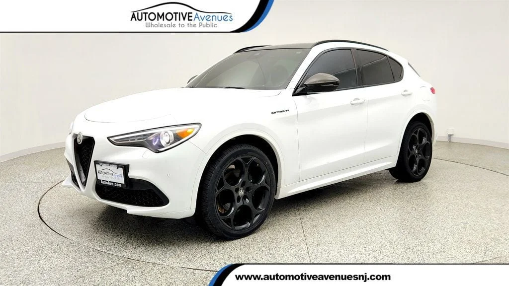 2023 Alfa Romeo Stelvio Estrema AWD's photo