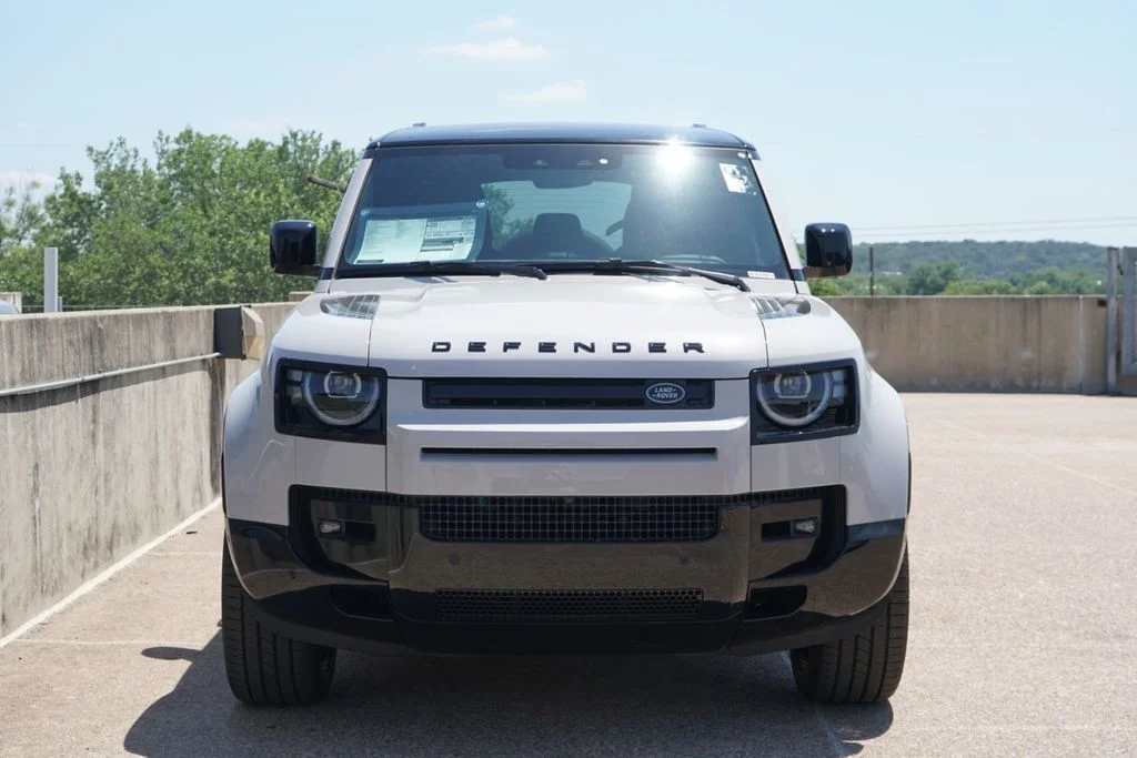 New 2026 Borasco Grey Metallic Land Rover X-Dynamic SE image 3