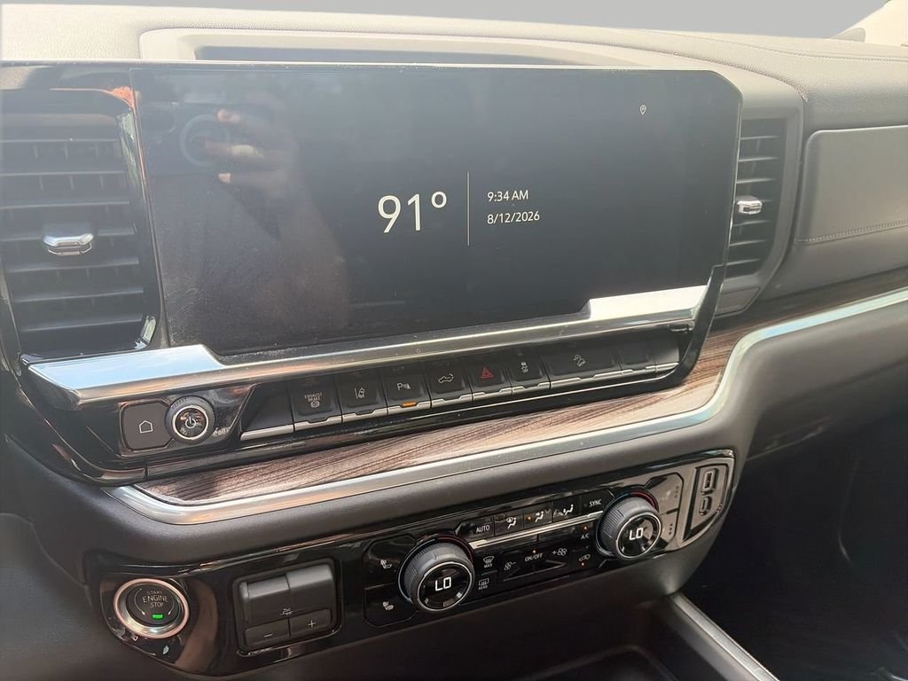 Used 2025 White Chevrolet LT image 18
