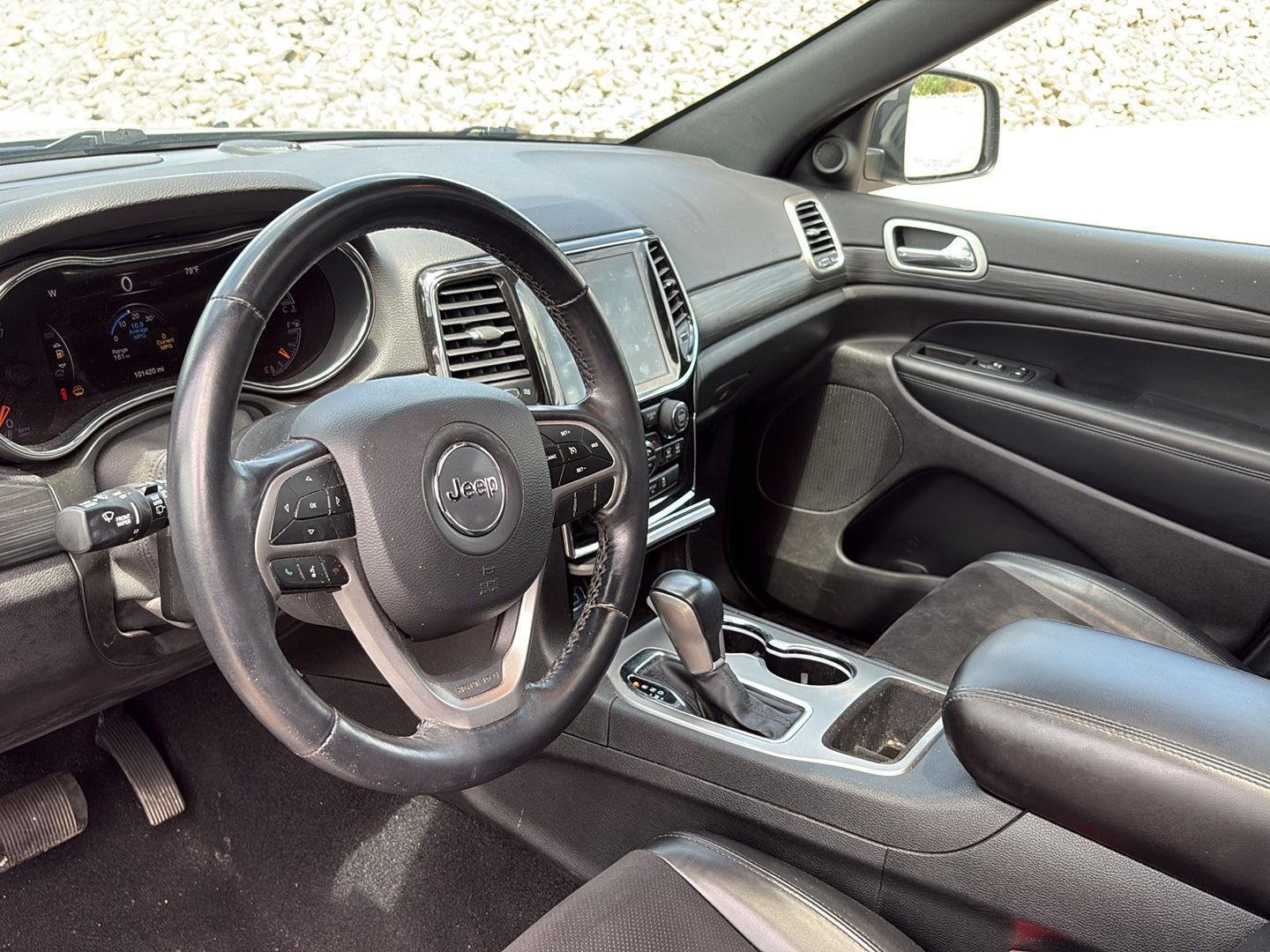 Used 2021 GRAY JEEP LAREDO X 4X4 image 6