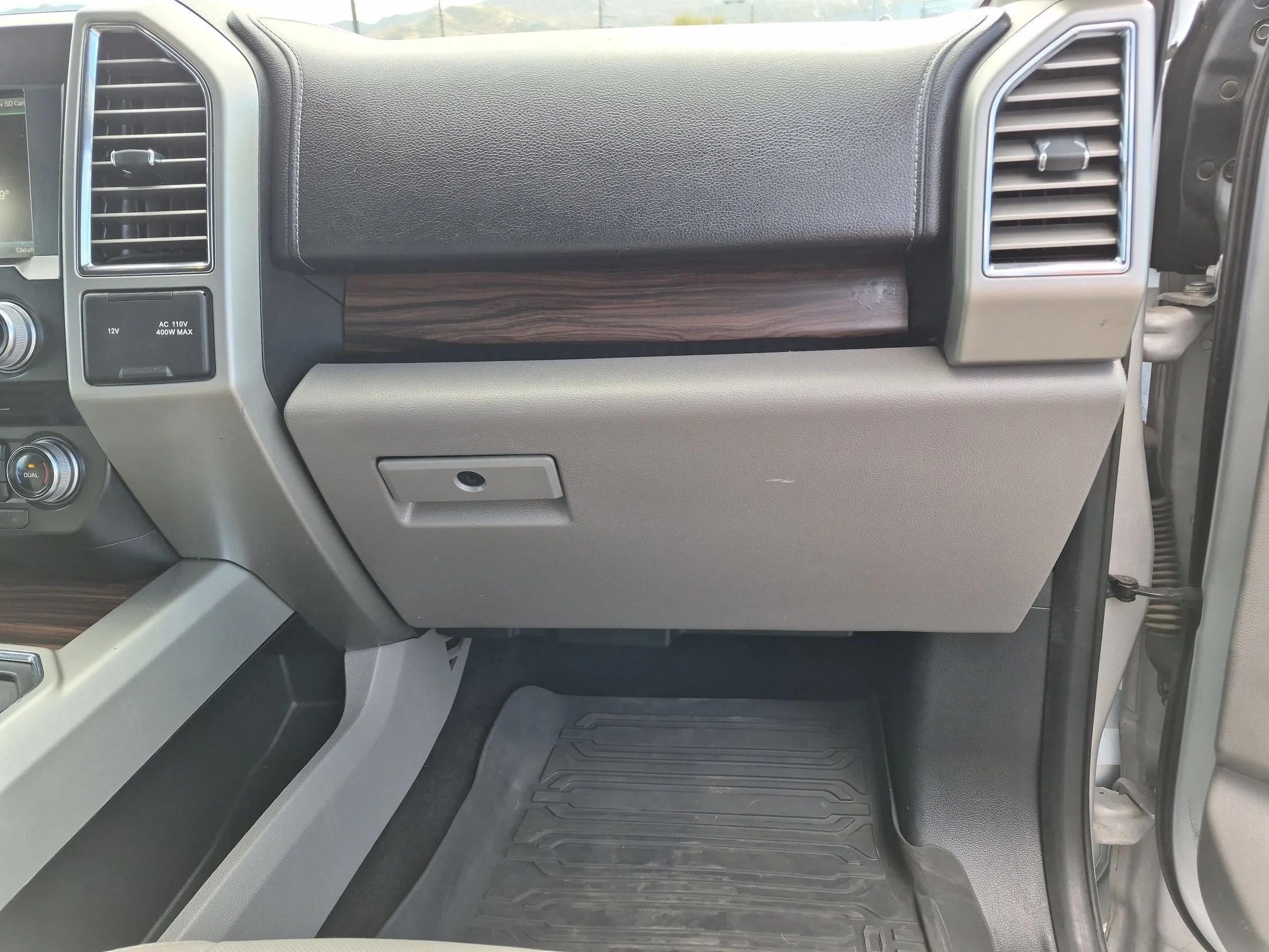 Used 2015 Ingot Silver Ford Lariat image 30