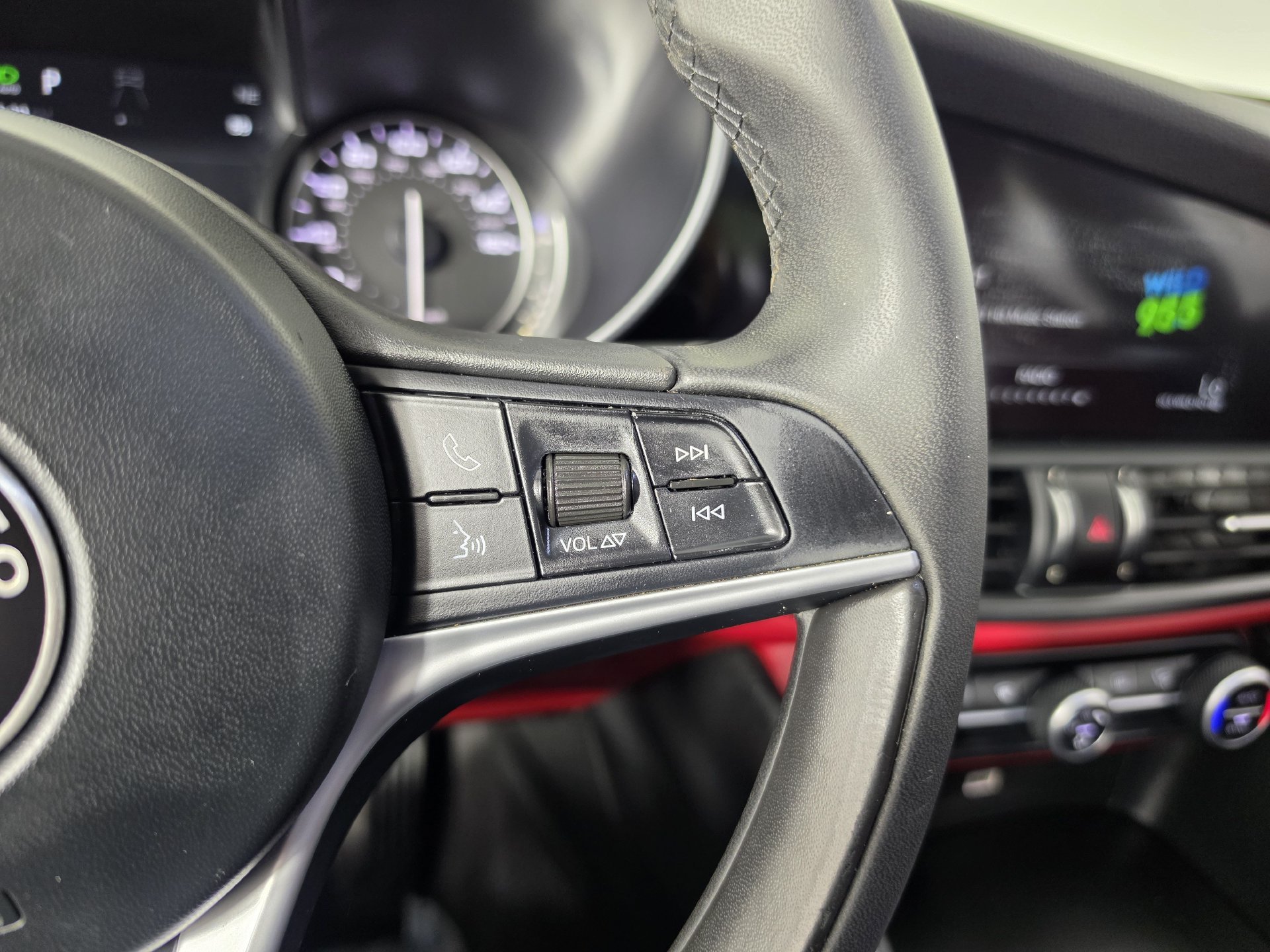 2017 Alfa Romeo Giulia Base - Photo 12