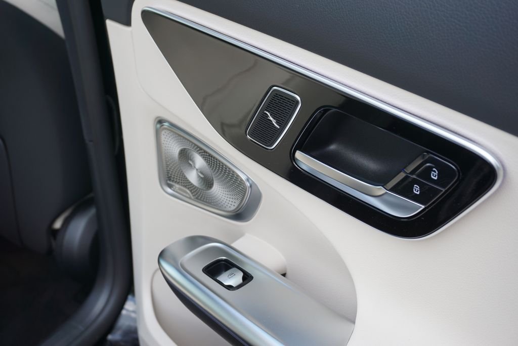 2025 Mercedes-Benz C-Class Sedan C 300 - Photo 54