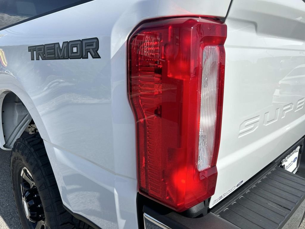 New 2027 Oxford White Ford F-250® XLT image 11