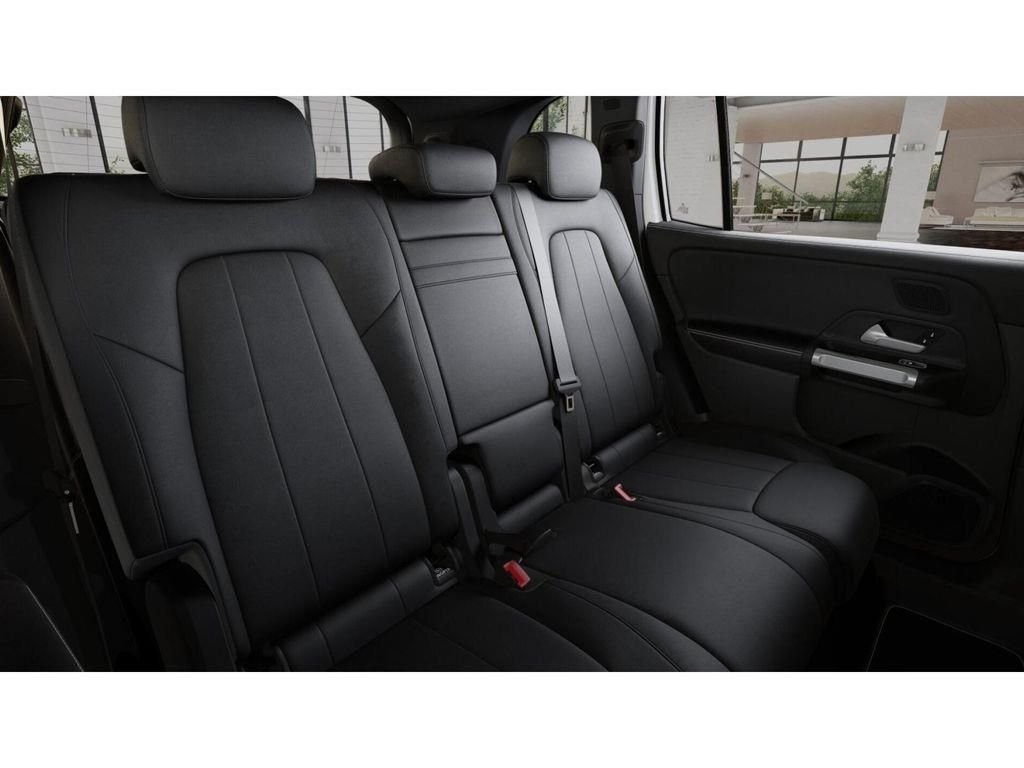 New 2026 Polar White Mercedes-Benz GLB 250 image 5