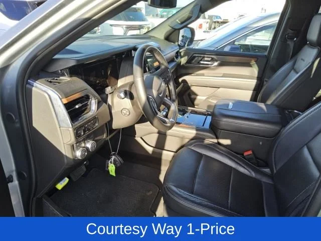 Used 2025 Silver GMC Denali image 4