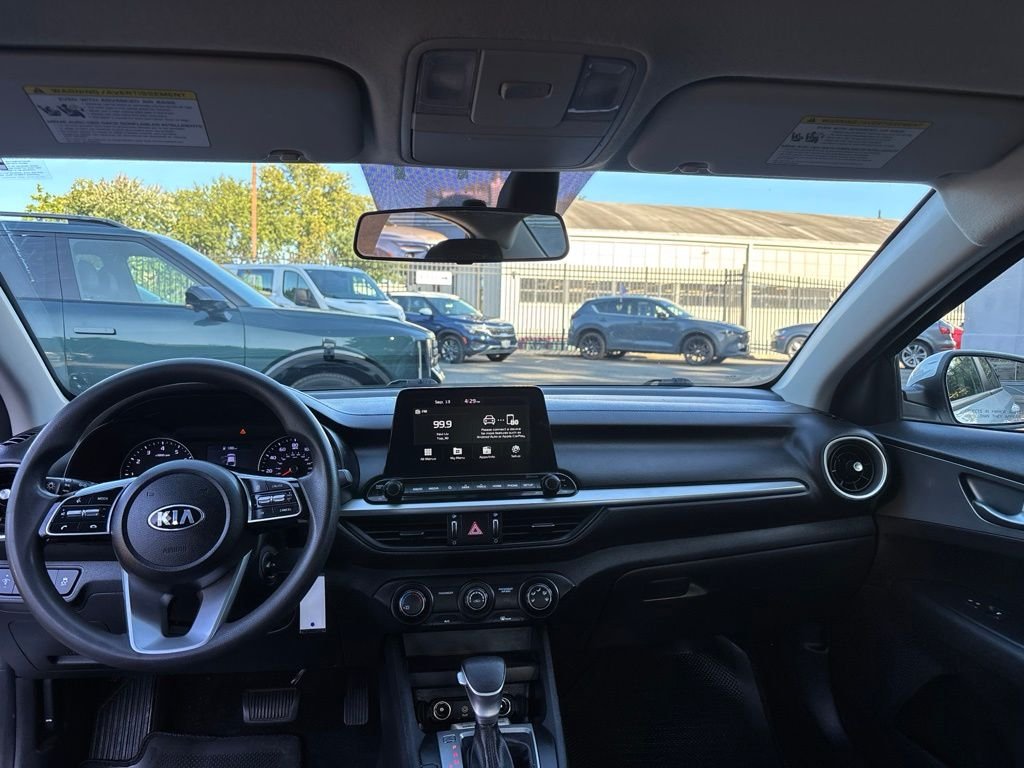 Used 2021 White Kia LXS image 21