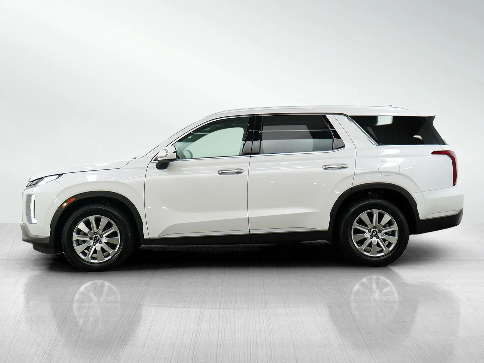 Used 2024 Hyundai Palisade SEL with VIN KM8R2DGE7RU798119 for sale in Wayzata, Minnesota