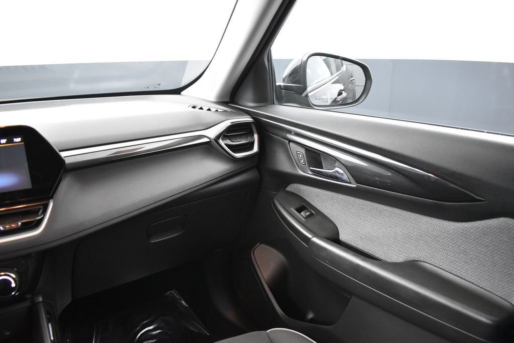 Used 2025 Black Metallic Chevrolet LT image 13