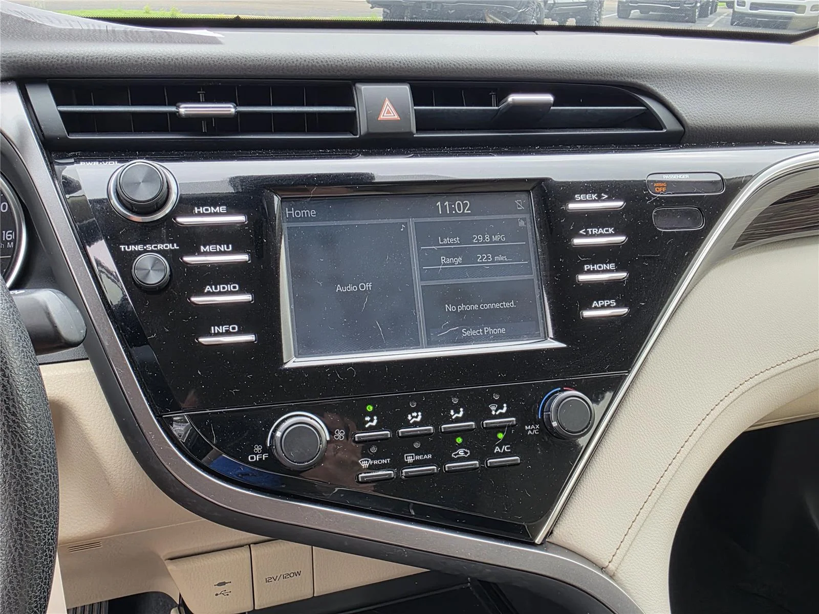 Used 2018 Super White Toyota LE image 18