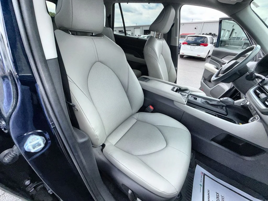 Used 2024  Toyota XLE image 24