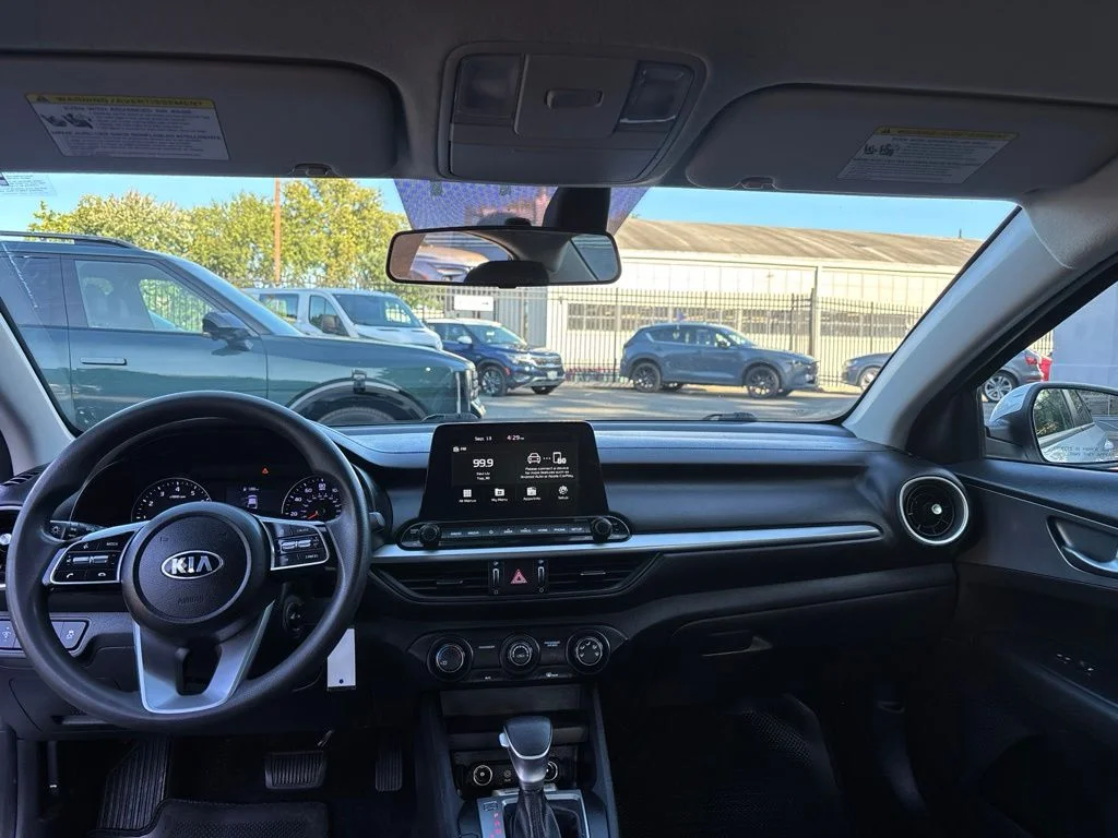 Used 2021 White Kia LXS image 21