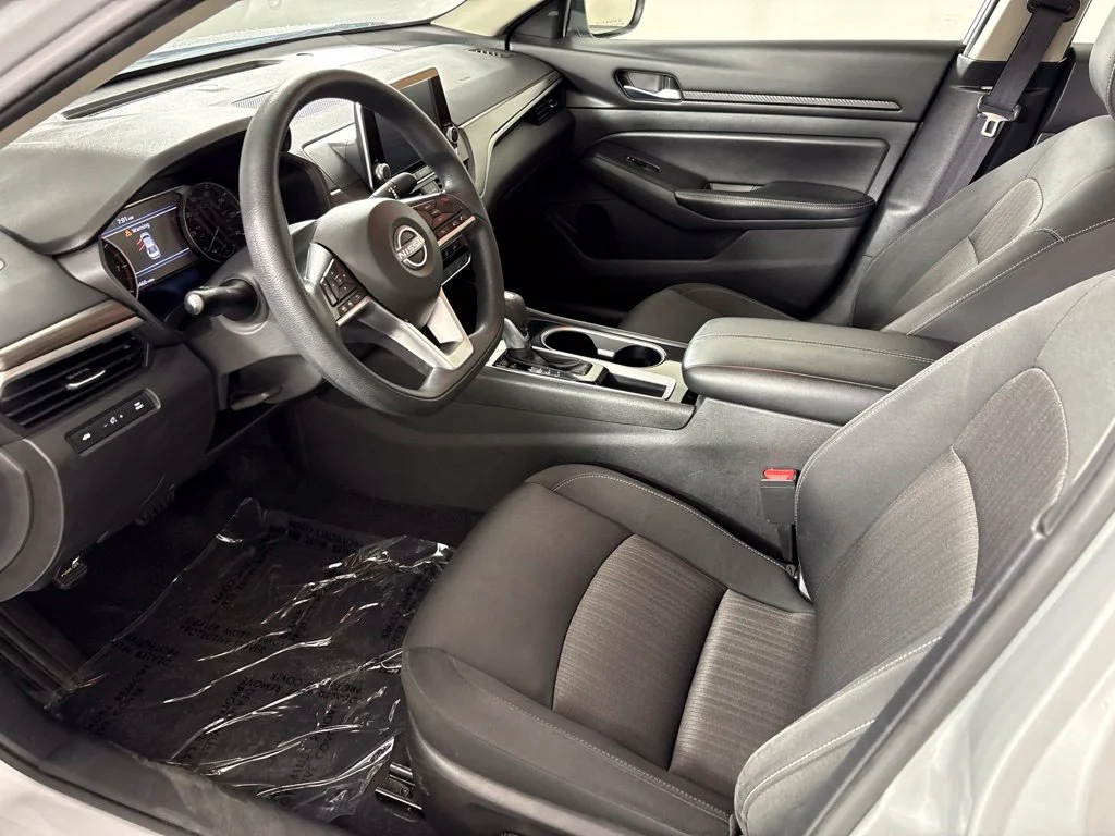 Used 2024 Silver Nissan 2.5 SV image 25