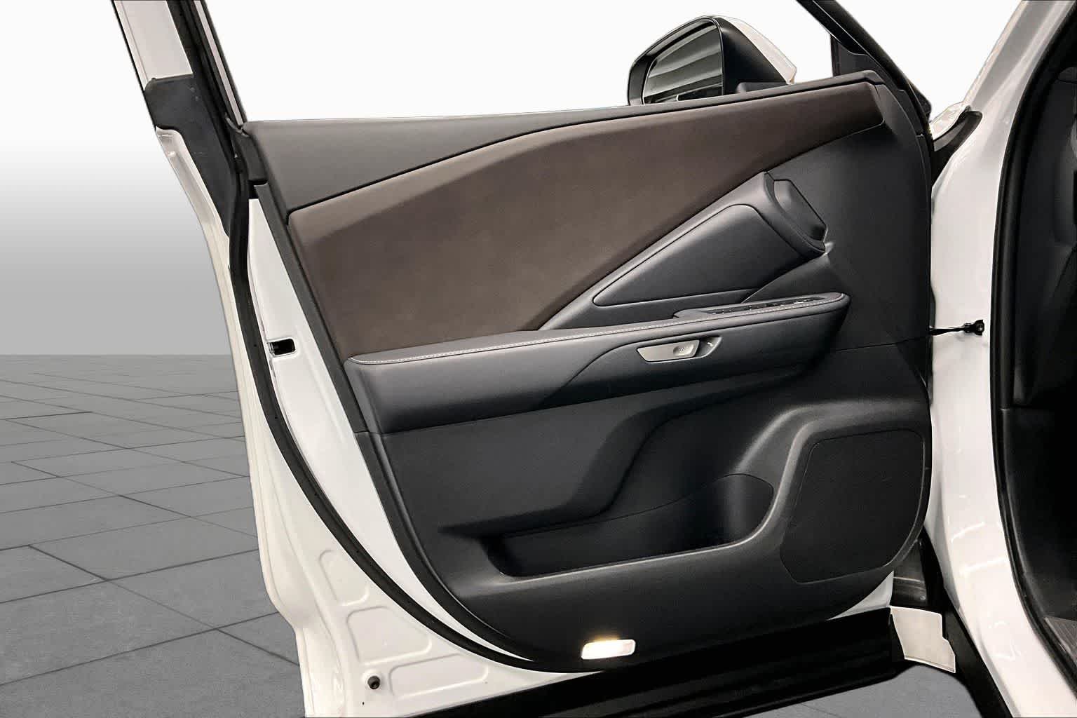 Certified Used 2024 Wind Chill Pearl Lexus Premium image 21