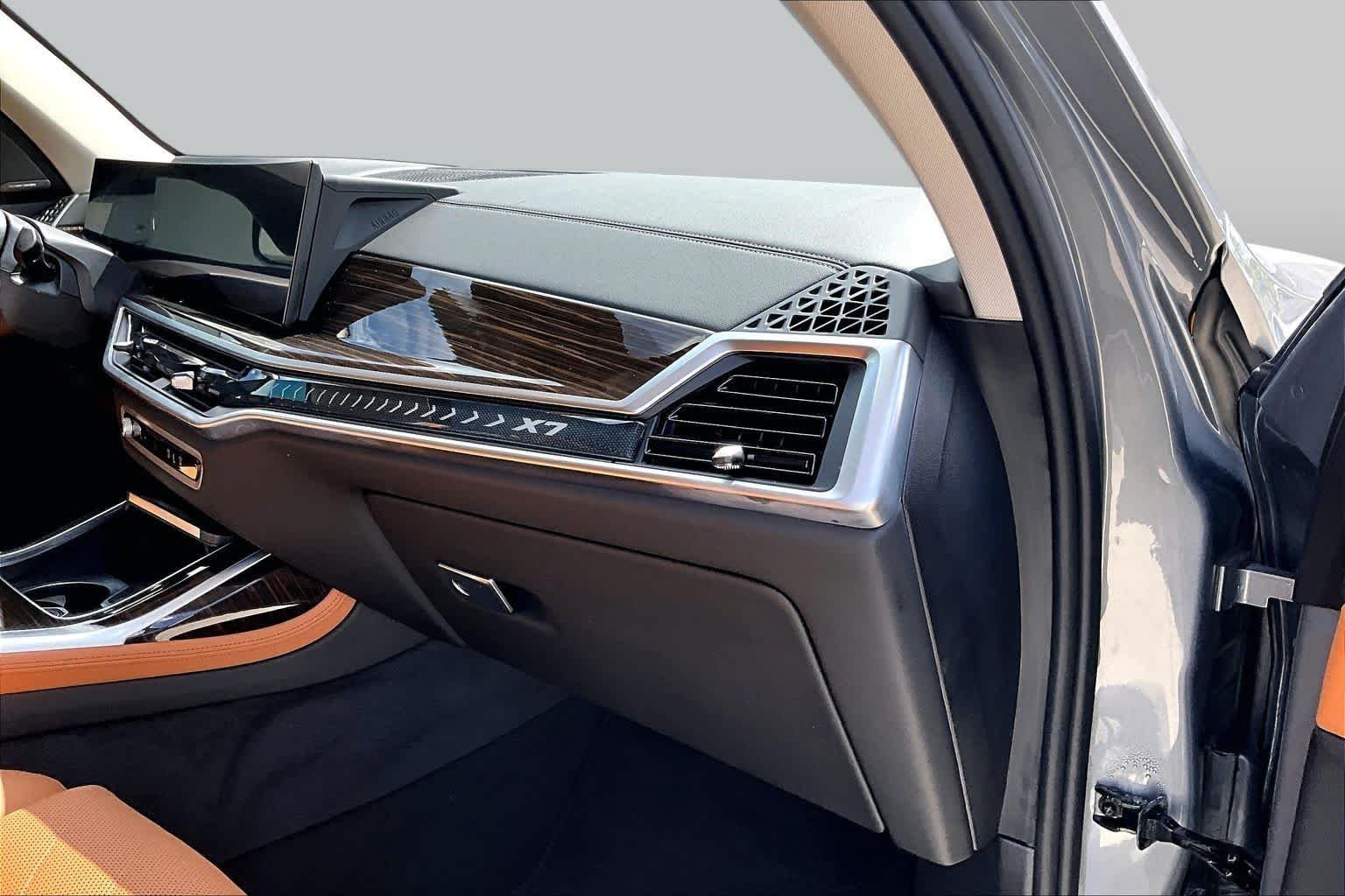 Used 2024 Skyscraper Grey Metallic BMW xDrive40i image 17