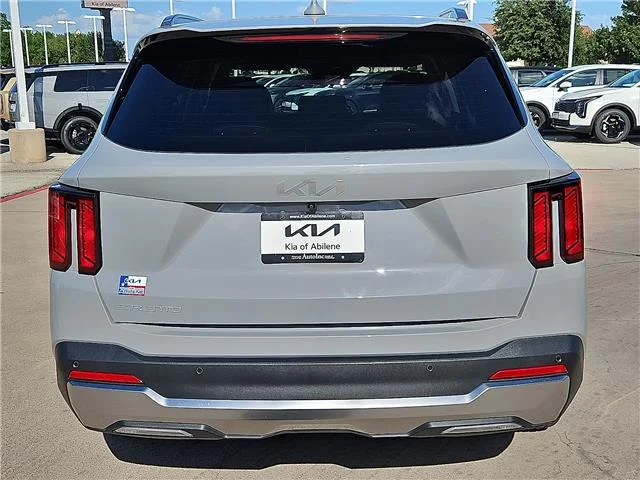 Used 2025 Wolf Gray KIA S Front-Wheel Drive image 4