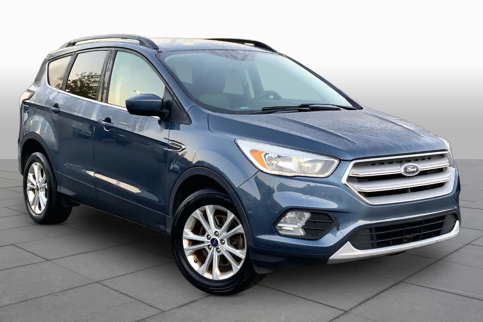 Used 2018 Blue Ford SE image 3