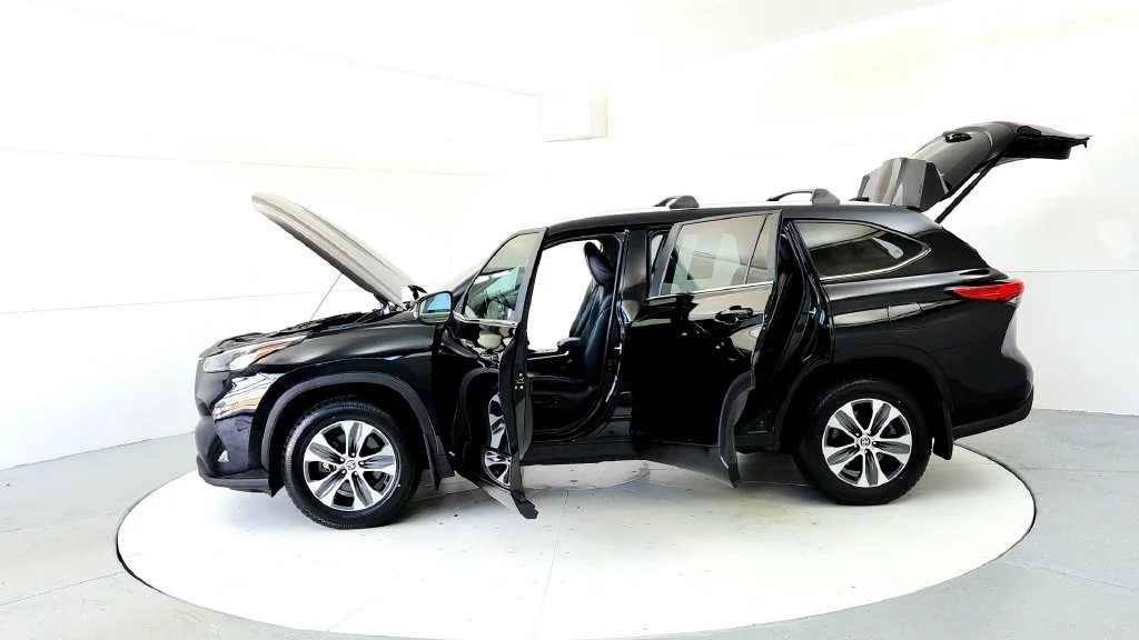 Used 2023 Black Toyota XLE image 10