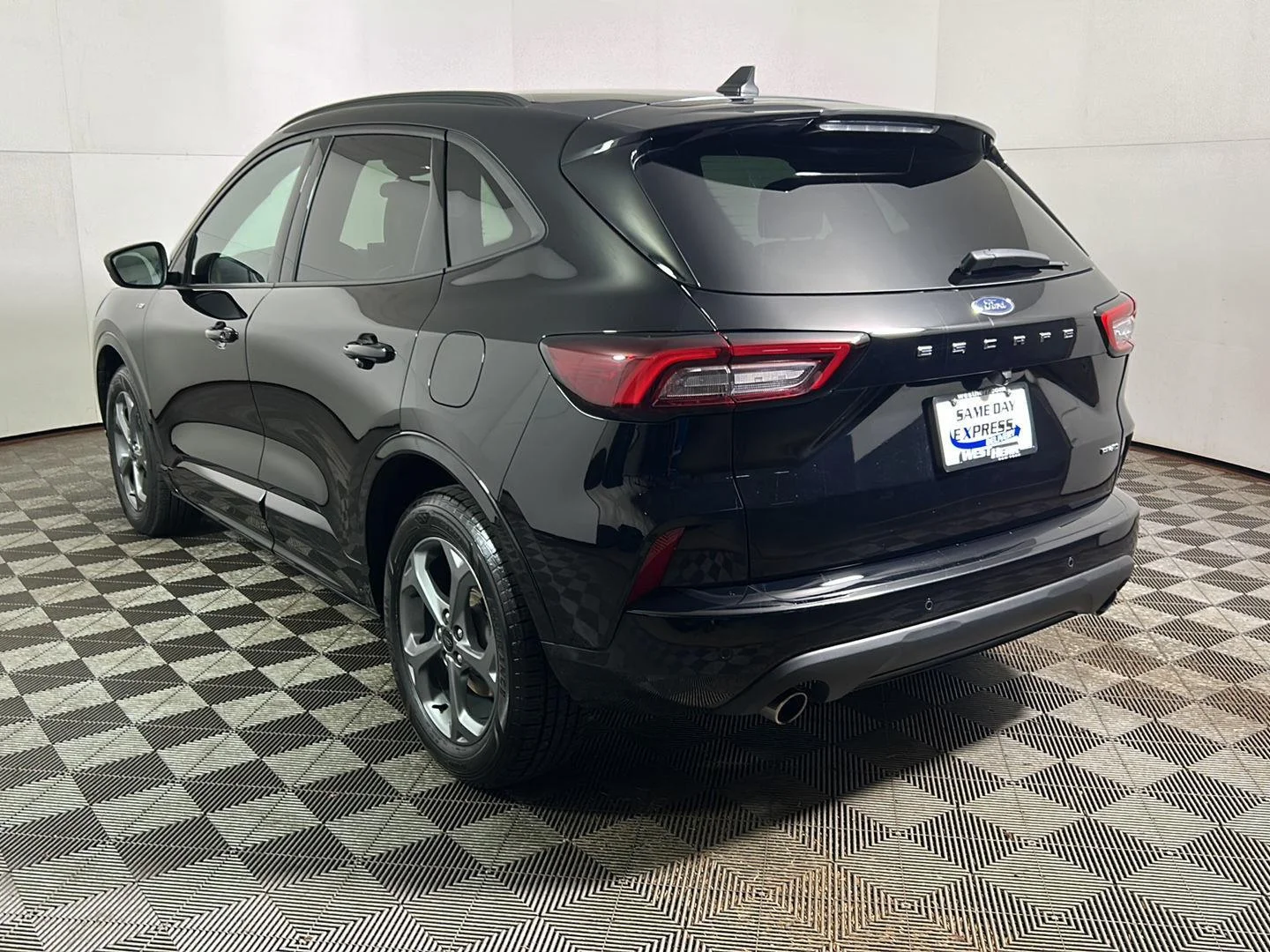 Used 2023 Agate Black Ford ST-Line image 10