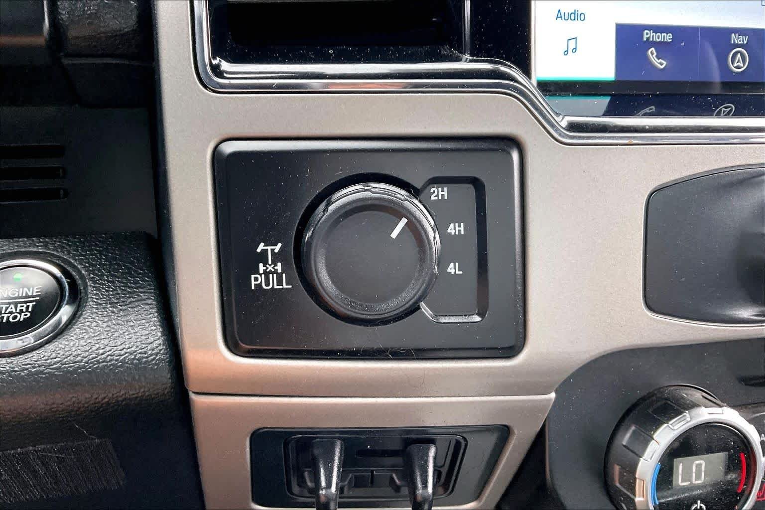 Used 2022 Agate Black Metallic Ford LARIAT image 32
