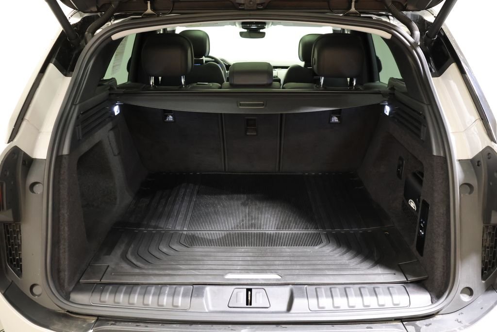 Used 2024 Borasco Gray Metallic Land Rover SE image 47