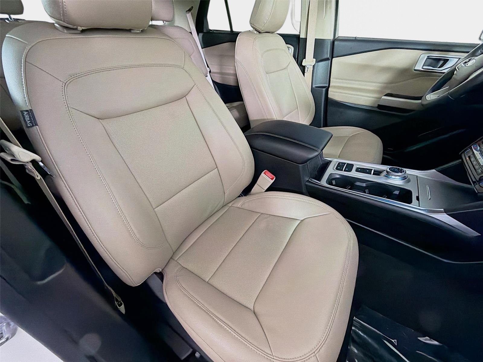 Used 2022 White Metallic Ford Limited image 28