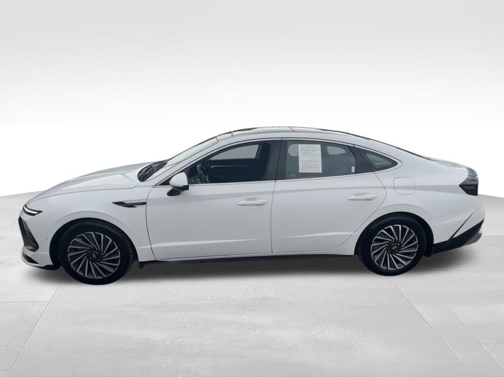 Used 2024 White Hyundai Limited image 5