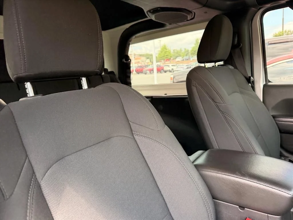 Used 2019 Silver Jeep Sport S image 21