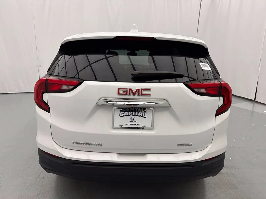 Used 2020 White GMC SLE image 8