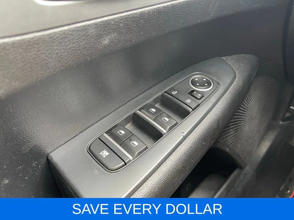 Used 2020 Red Kia LXS image 17