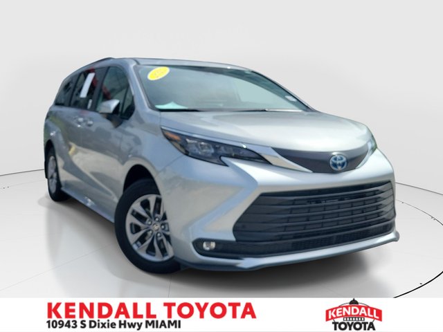 2025 Toyota Sienna XLE