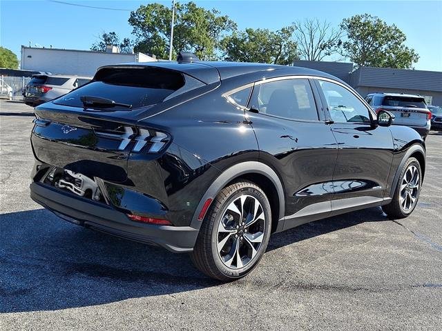 New 2026 Shadow Black Ford Select image 21
