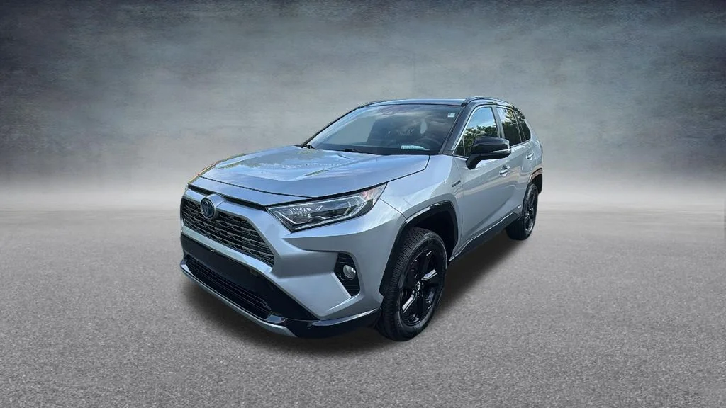 Used 2019 Silver Toyota XSE image 5