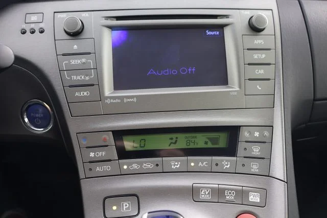 Used 2015 Silver Toyota Three image 13