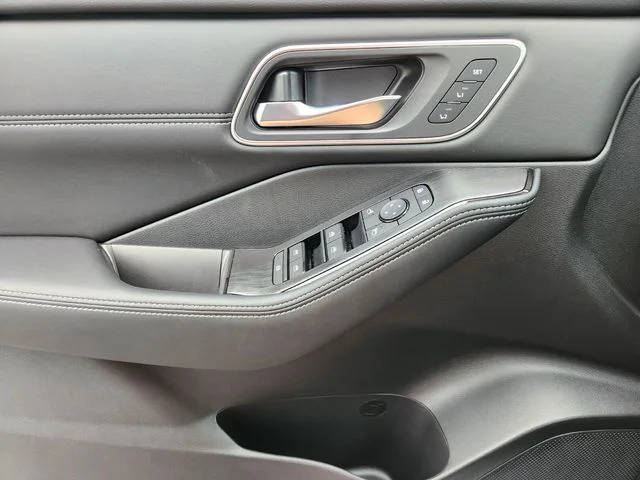 New 2026 White Nissan Platinum image 25