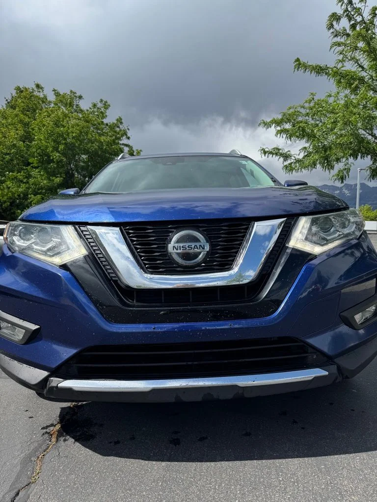 Used 2018 Blue Nissan SL image 1