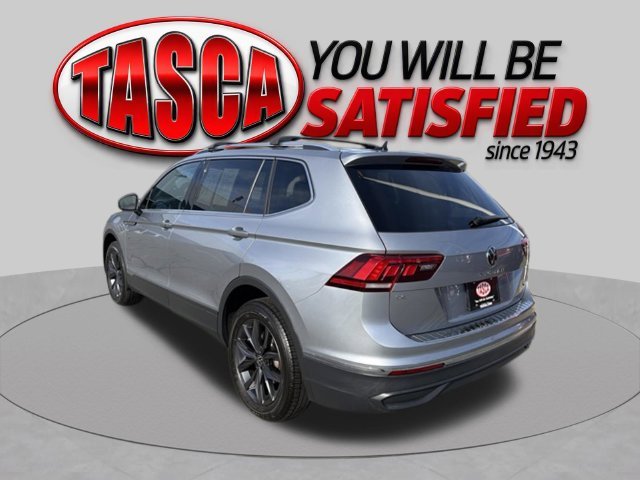 Used 2024 Silver Volkswagen 2.0T SE image 7