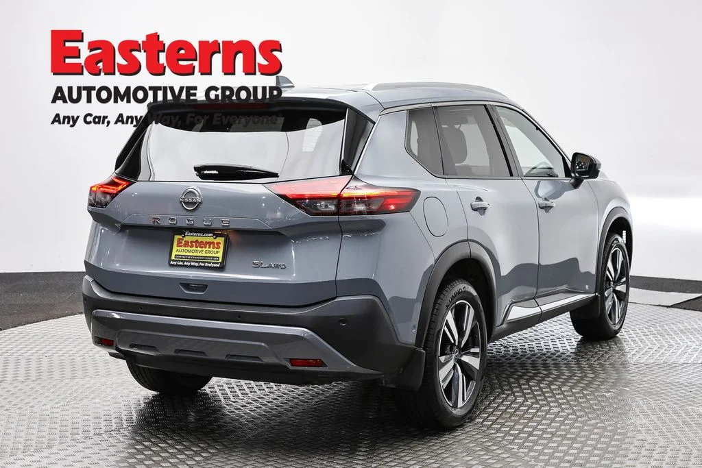 Used 2023 Gray Nissan SL image 5