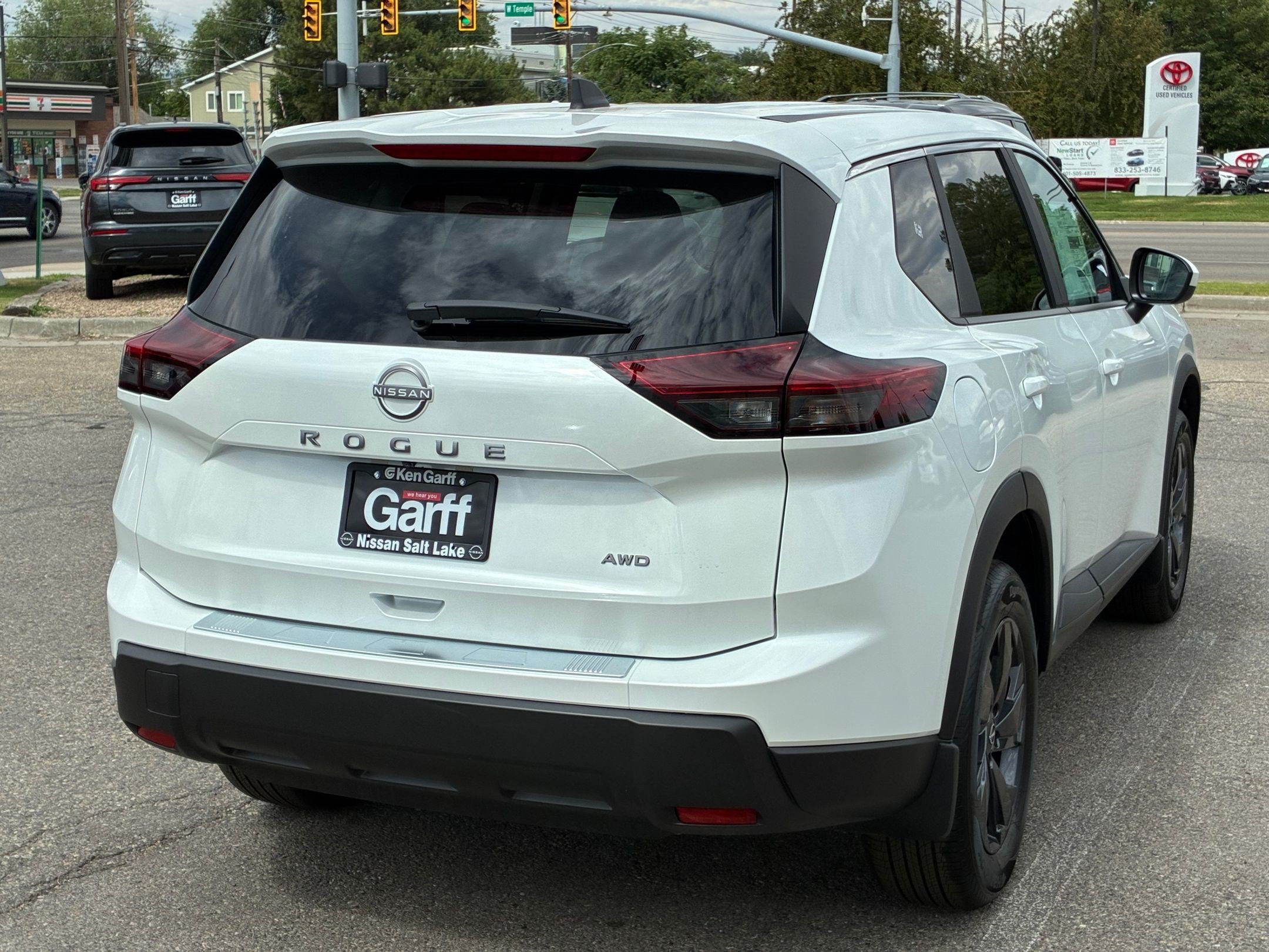 New 2026 Everest White Pearl Tricoat Nissan SV image 3