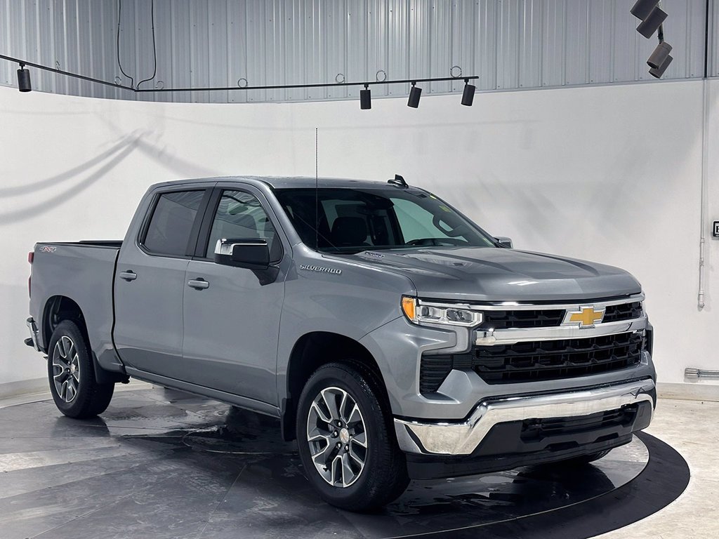 Used 2025 Gray Chevrolet LT image 36