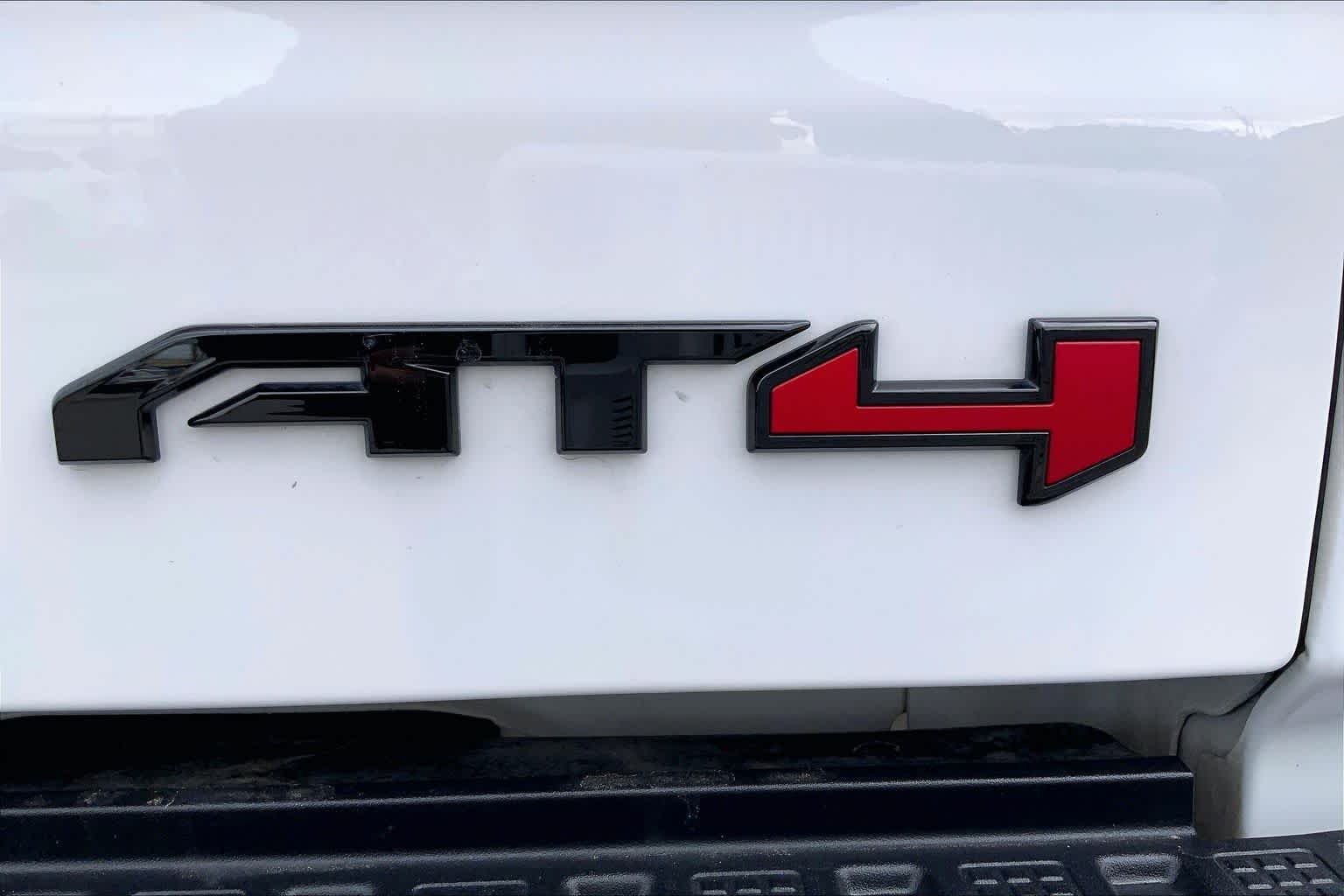 Used 2025 Summit White GMC AT4 image 10