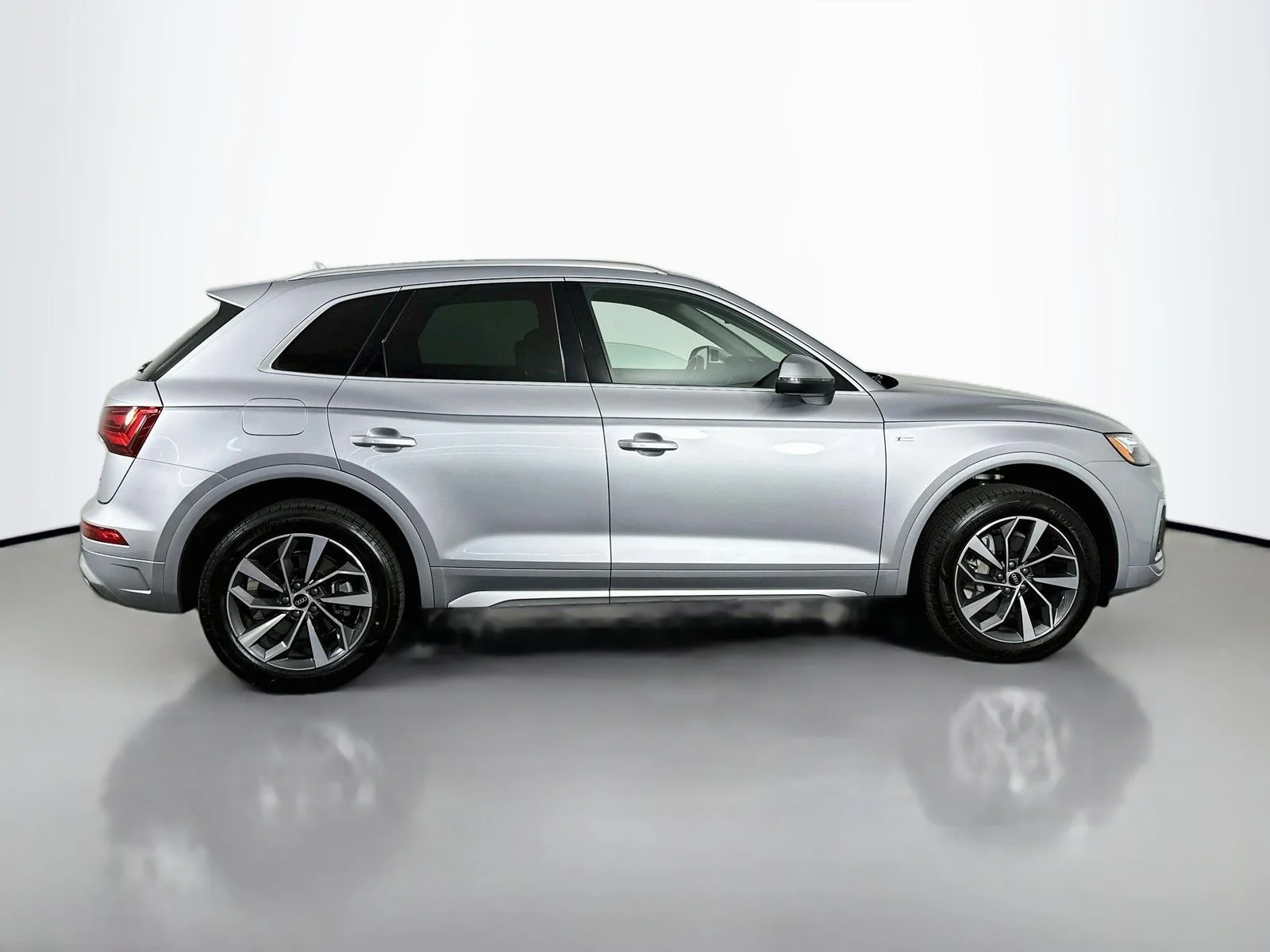 Used 2023 Silver Metallic Audi 45 S line Premium image 8
