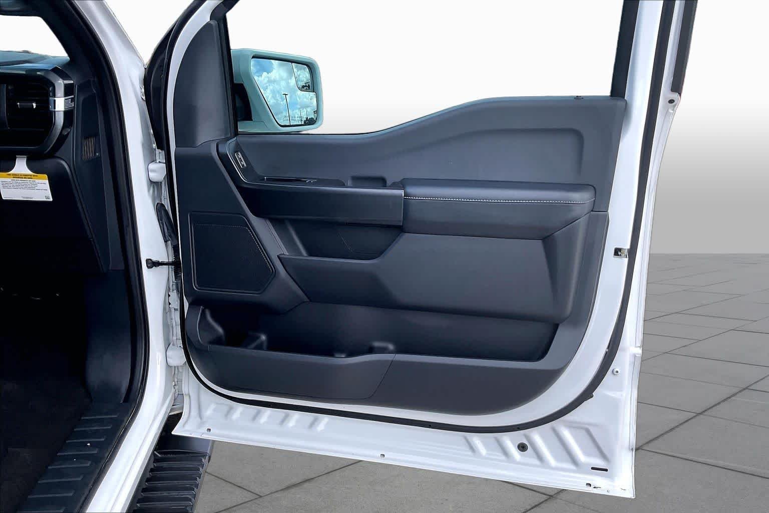 Used 2022 Oxford White Ford XL image 22