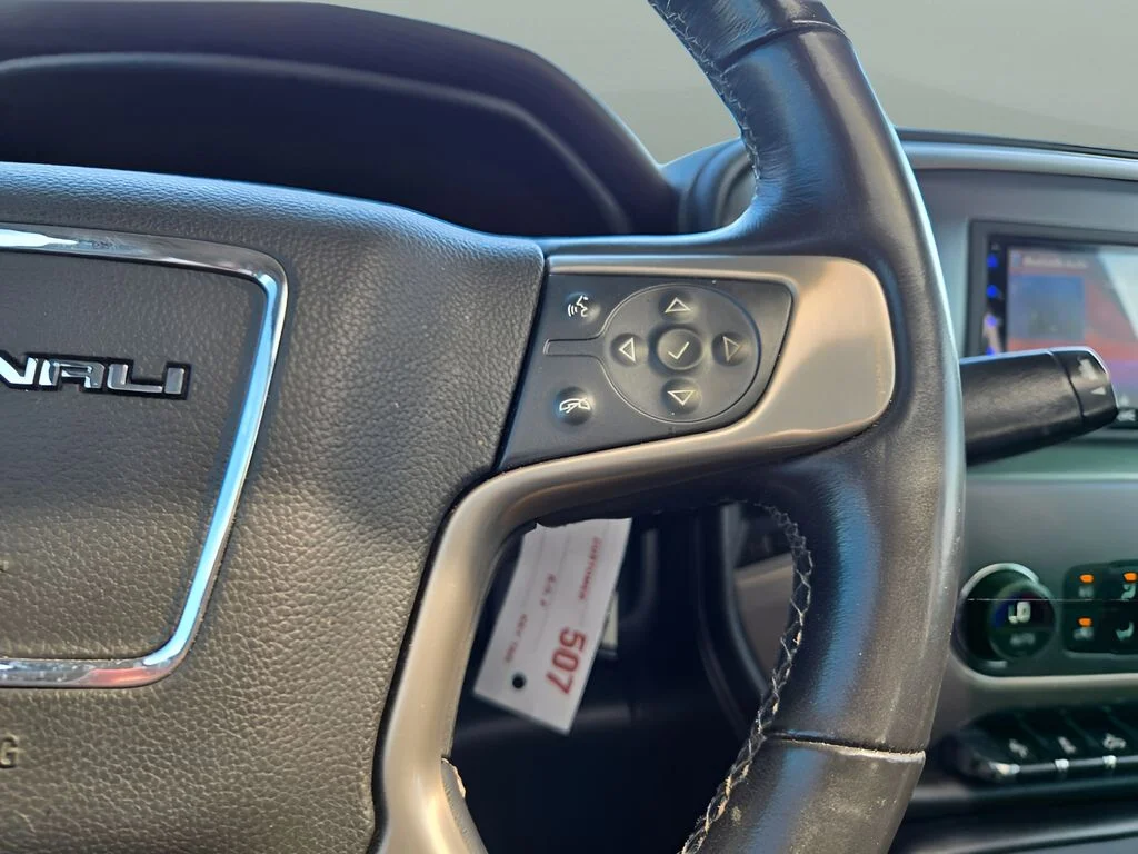 Used 2015 White GMC Denali image 32