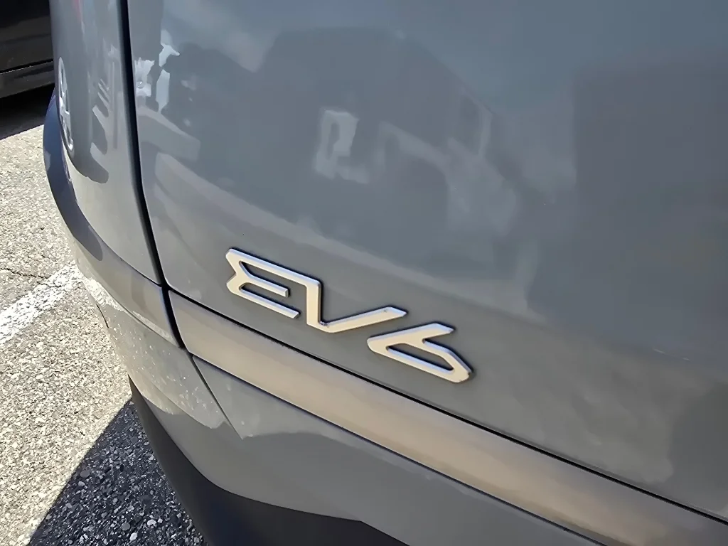 Used 2024 Glacier Kia Light Long Range image 11