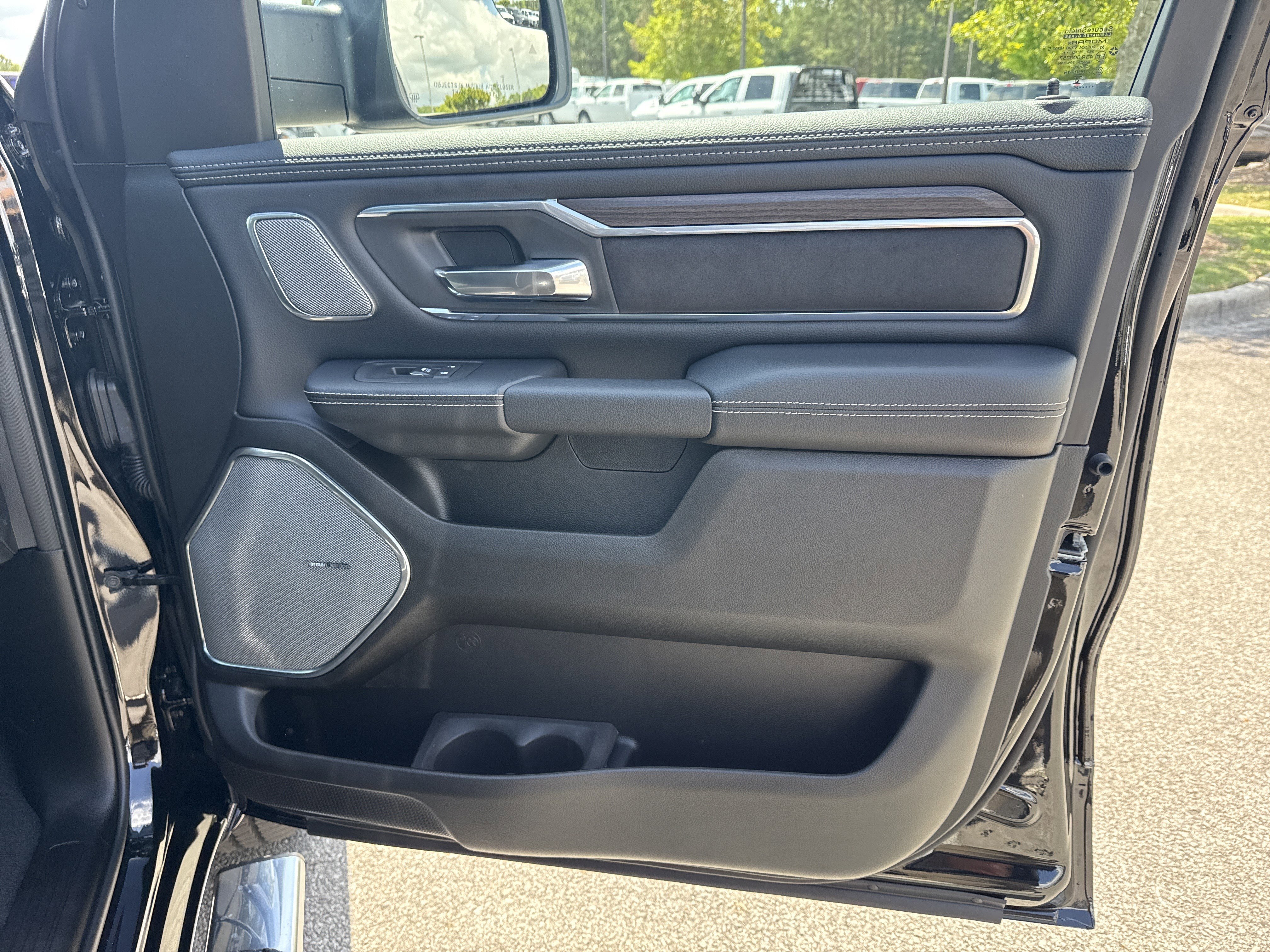 New 2026 Diamond Black Crystal Pearl-Coat Exterior Paint RAM Laramie image 17