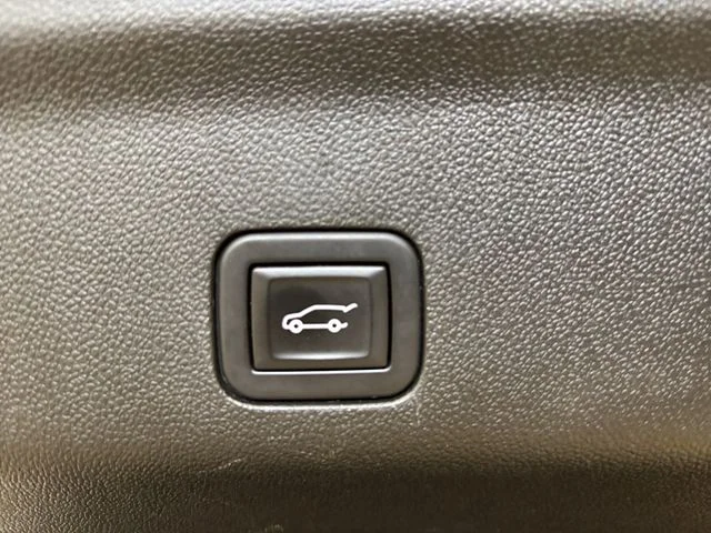Used 2023  GMC AT4 image 29