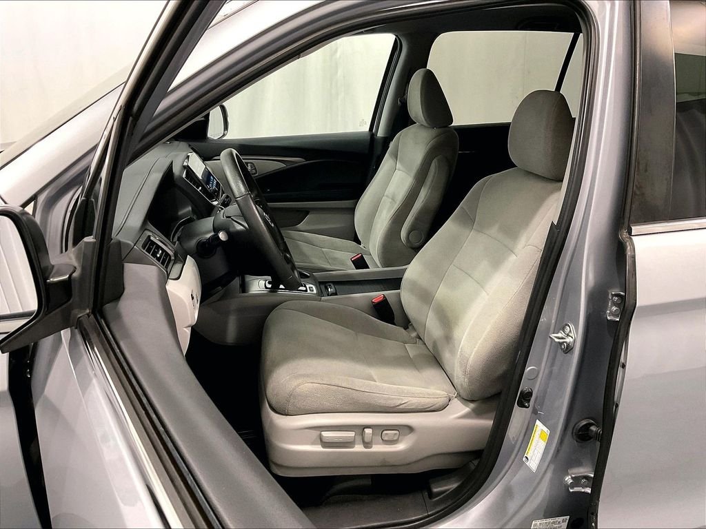 Used 2019 Silver Honda EX image 10