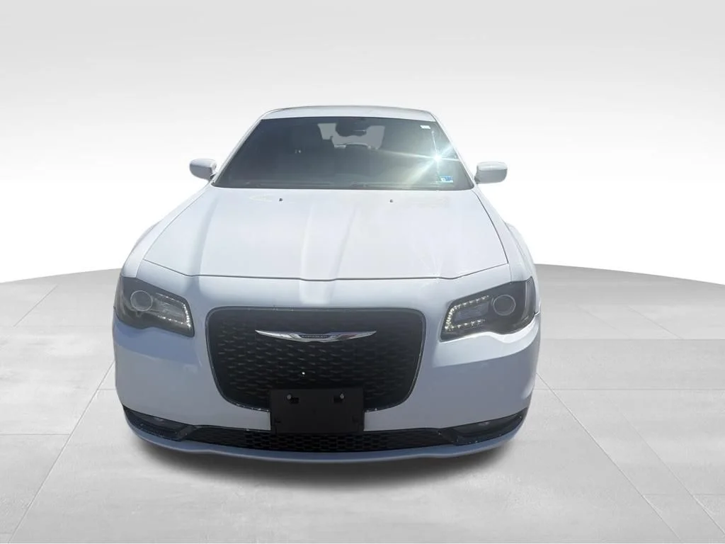 Used 2019 White Chrysler S image 2