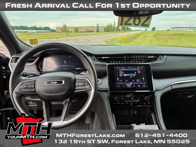 Used 2023 Black Jeep Altitude image 11